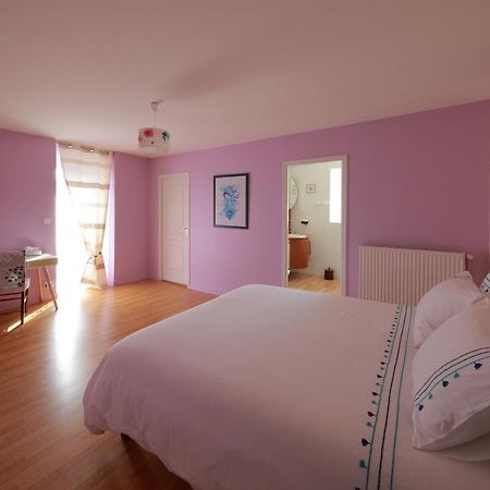 Gite La Loge Des Fees Latillé Exteriör bild