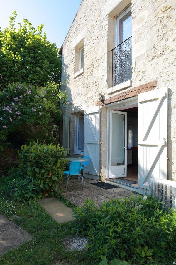 Gite La Loge Des Fees Latillé Exteriör bild