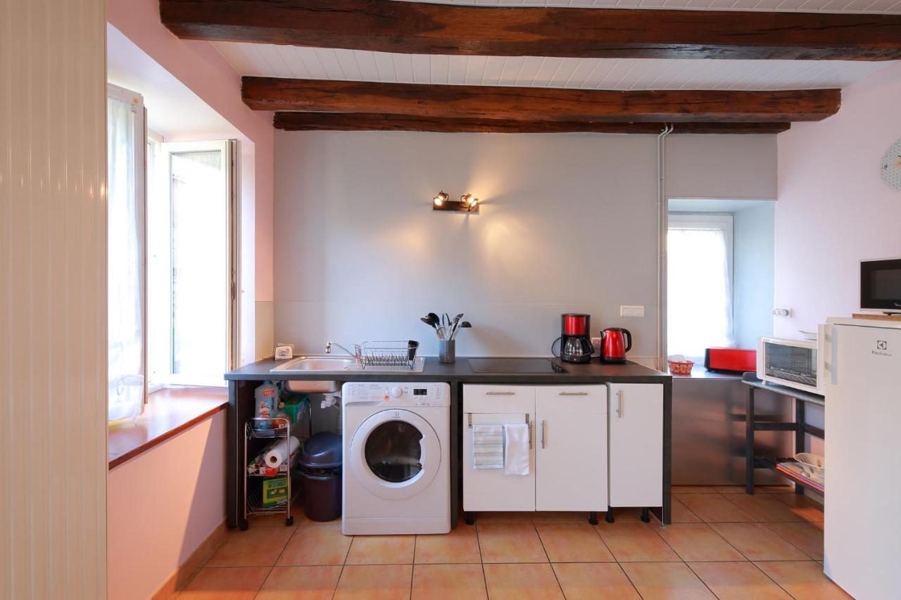 Gite La Loge Des Fees Latillé Exteriör bild