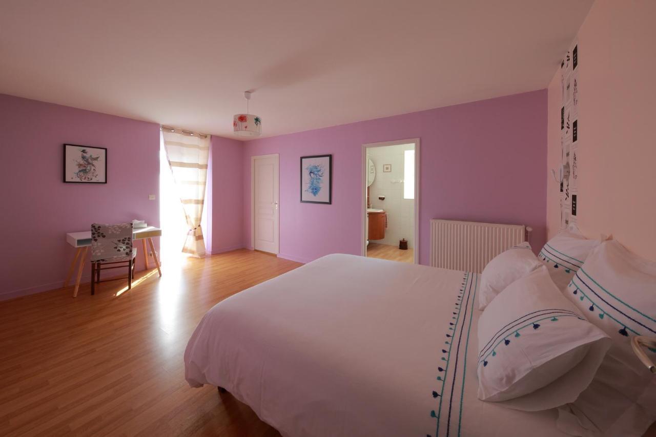 Gite La Loge Des Fees Latillé Exteriör bild