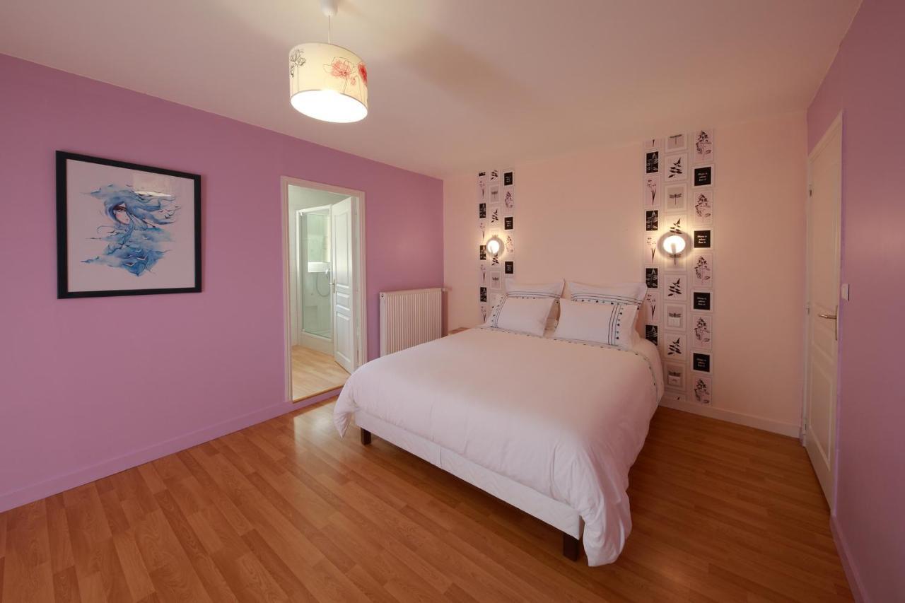 Gite La Loge Des Fees Latillé Exteriör bild